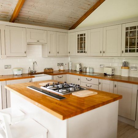 The Anchorage & The Tackleshed Hotel Llancarvan Quarto foto