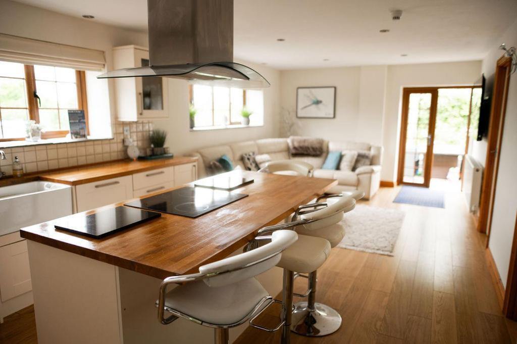 The Anchorage & The Tackleshed Hotel Llancarvan Quarto foto