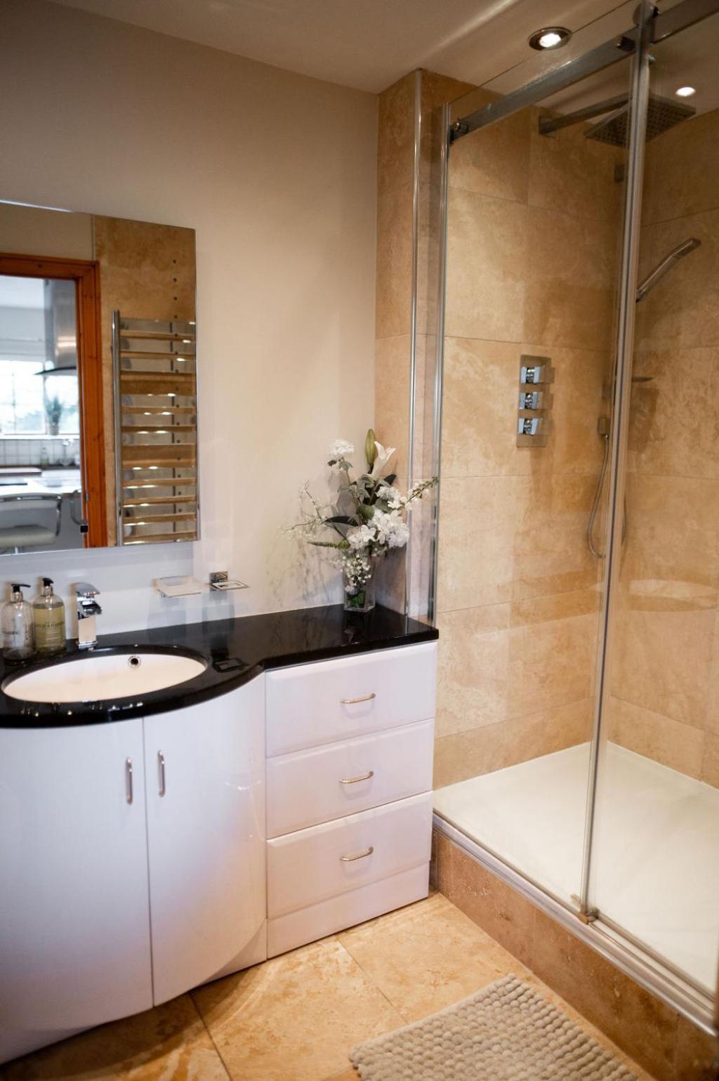 The Anchorage & The Tackleshed Hotel Llancarvan Quarto foto
